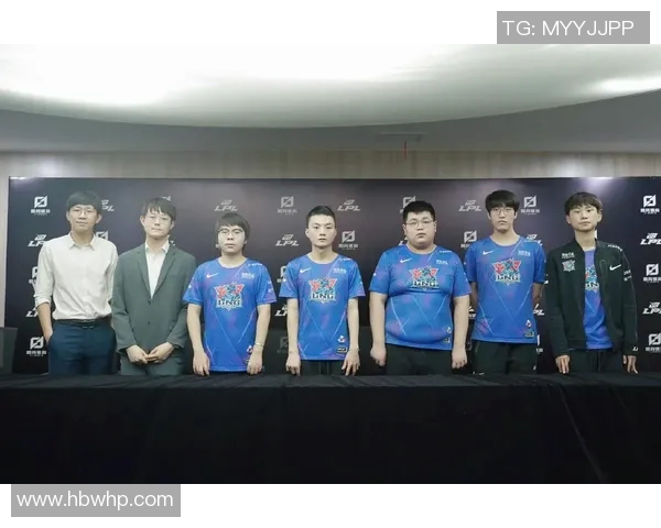 电竞新闻职业联赛中LNG战队的团队配合分析与表现评估